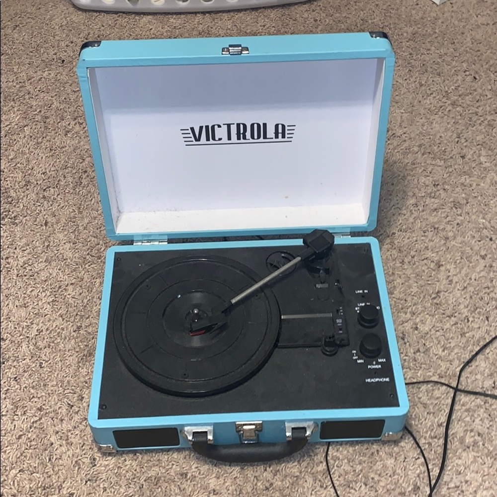 Victrola record player/ Bluetooth speaker